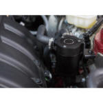 Маслоуловитель Mishimoto MMBCC-MUS4-15PBE с перегородкой для Ford Mustang EcoBoost 15+ — изображение 6