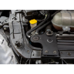 Маслоуловитель Mishimoto MMBCC-MUS8-18PBE с перегородкой для Ford Mustang GT 18+ — изображение 7