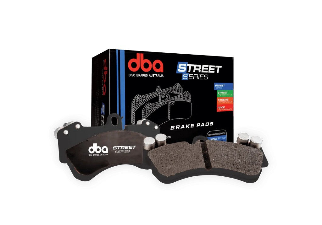 dba-db15250ss-01_abae6118-694b-4344-ab65-903facff5375 DBA DB15257SS Комплект передних тормозных колодок Street Series, Semi-met Carbon Fiber (4 шт.) для JAGUAR E-pace (колеса 18 дюймов) 2017+ — изображение 1