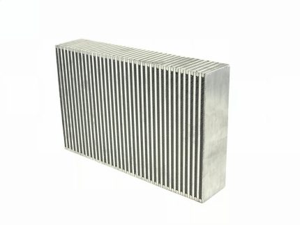 Высокопроизводительный интеркулер CSF 8117W с сердечником 22x14Hx5,5 (вертикальный поток) для NISSAN GT-R (R35) 2009-
